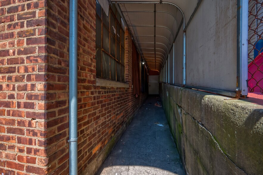 More Photos Of 161 Jamaica Ave, Brooklyn Storefront Retail Office For Lease