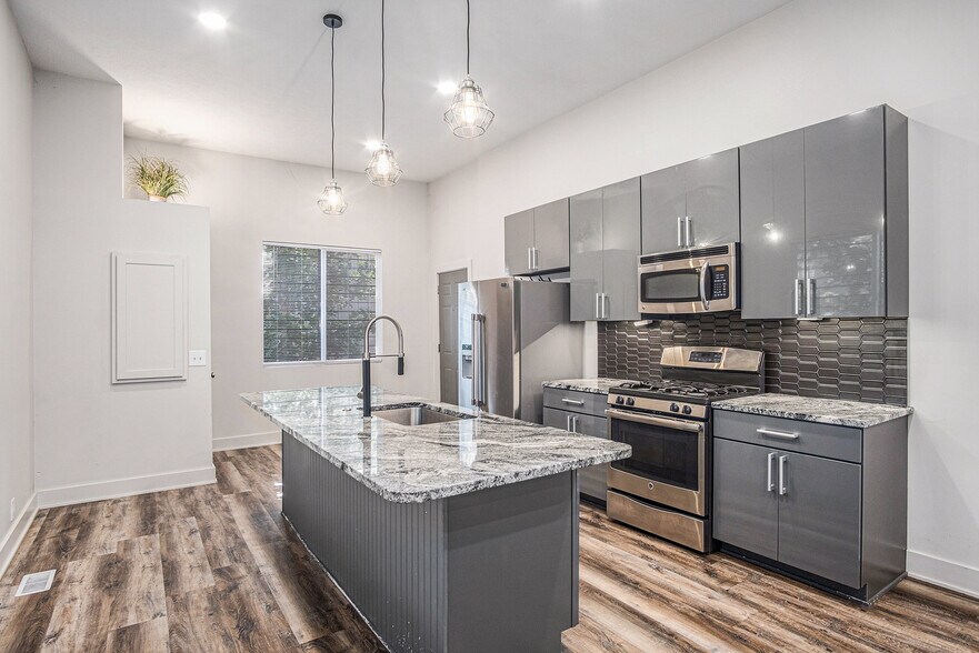 More Photos Of 2601-2603 N 45th St, Omaha Office Residential For Sale