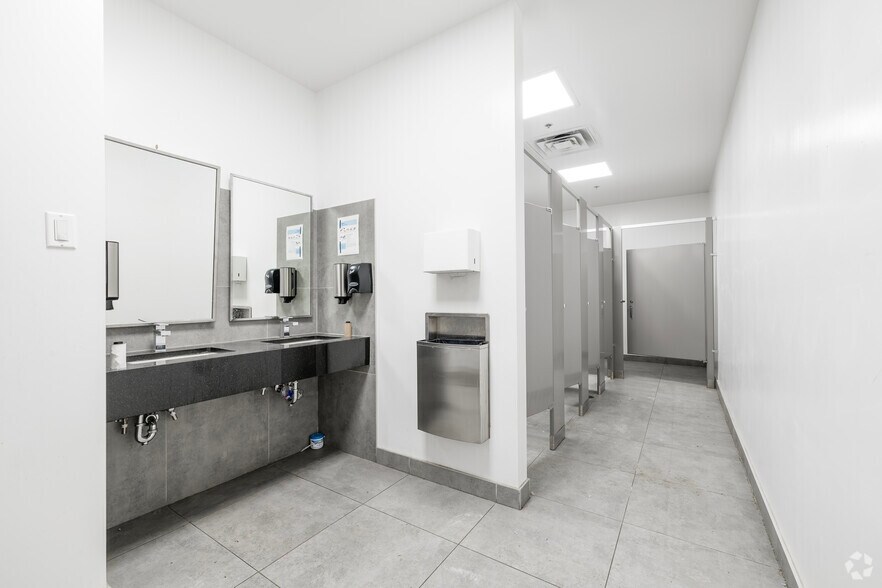 More Photos Of 2044-2082 Rte Transcanadienne, Dorval Unknown For Lease