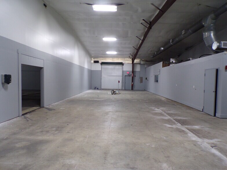 More Photos Of 845 Creative Dr, Lakeland Warehouse For Lease