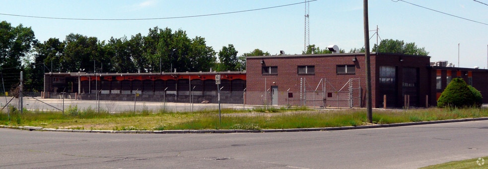 Primary Photo Of 100 Progress Ave, Springfield Truck Terminal For Sale
