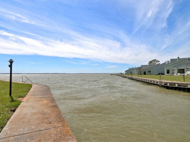 More Photos Of 100 Edgewater Dr, Livingston Apartments For Sale