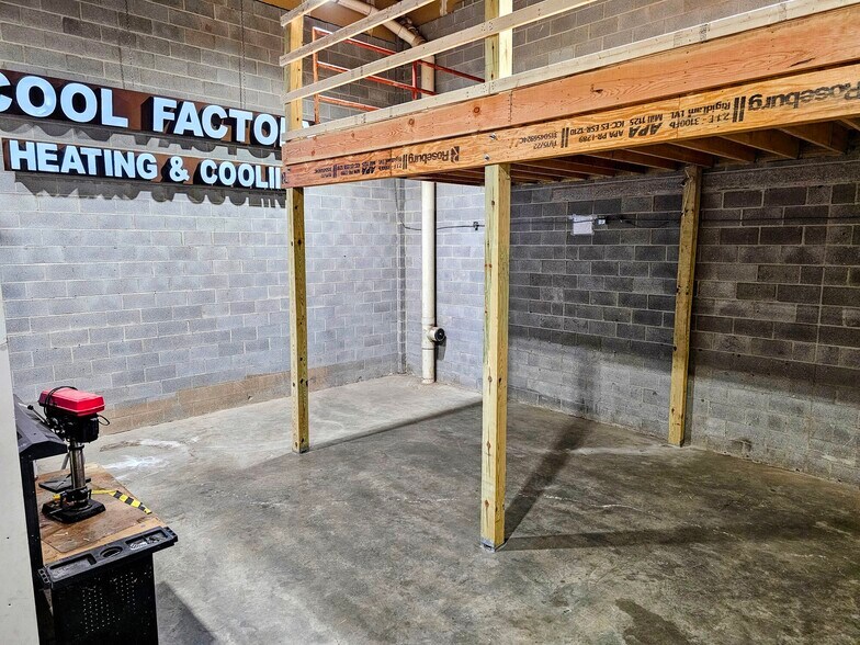 More Photos Of 45681 Oakbrook Ct, Sterling Light Manufacturing For Sale