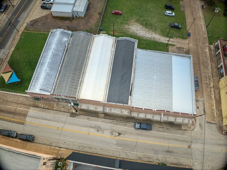 More Photos Of 307 E Goliad Ave, Crockett Storefront For Sale