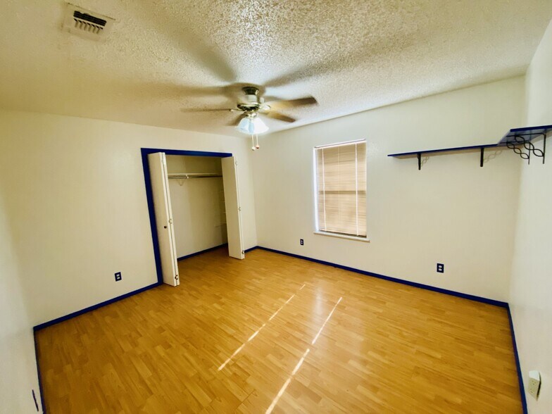 More Photos Of 1014 W County Line Rd, New Braunfels Office Residential For Sale