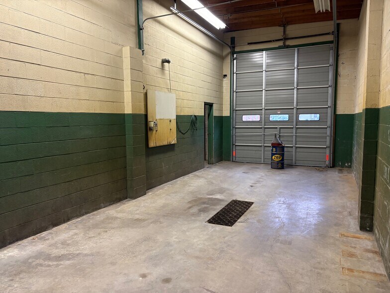 More Photos Of 6712 Main St, Martins Creek Service Station For Sale