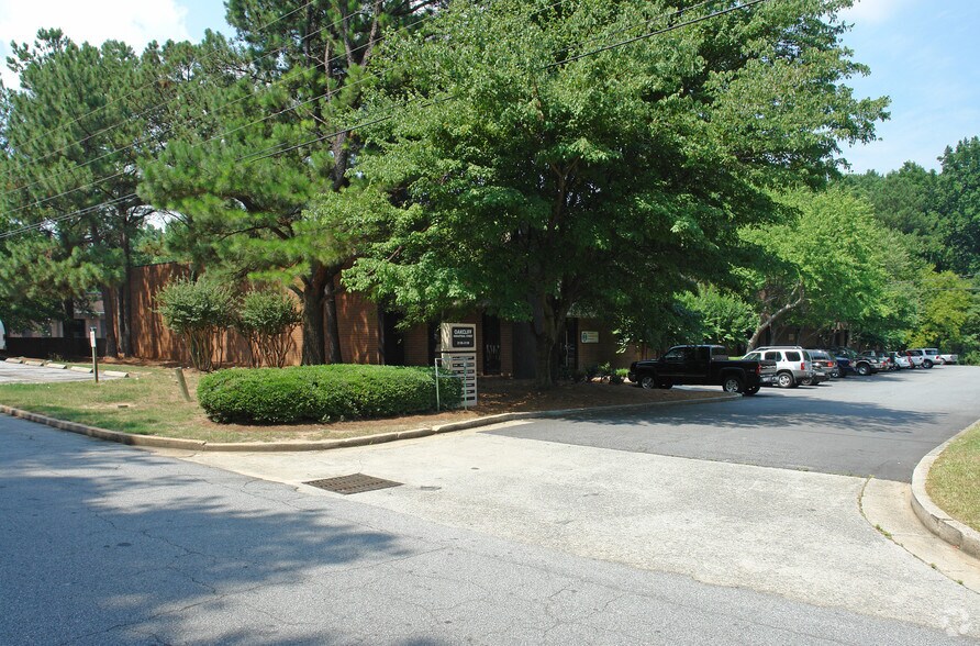 More Photos Of 3150 Oakcliff Industrial St, Doraville Distribution For Lease
