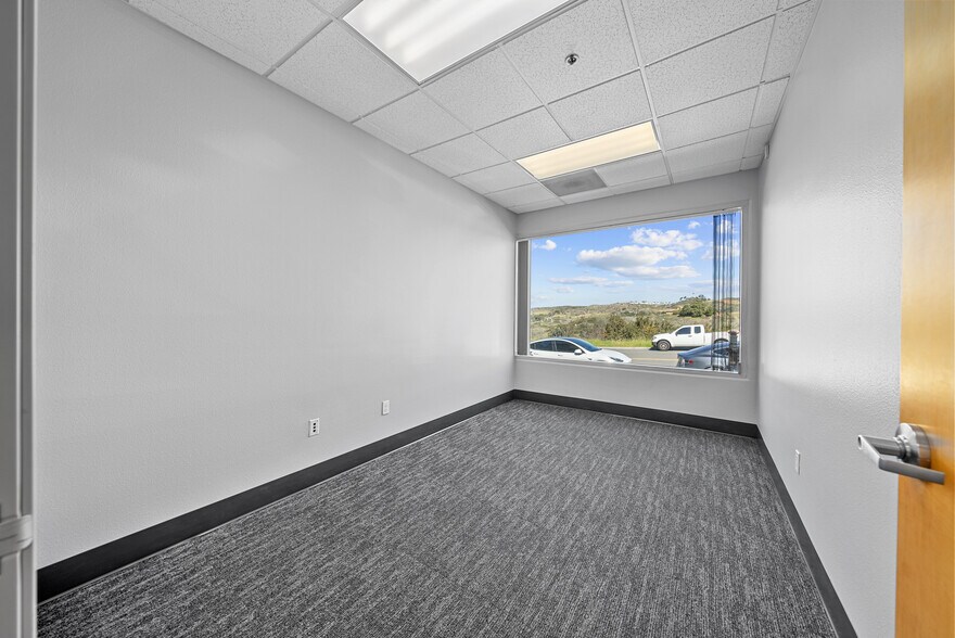 More Photos Of 5601 Palmer Way, Carlsbad Research And Development For Lease