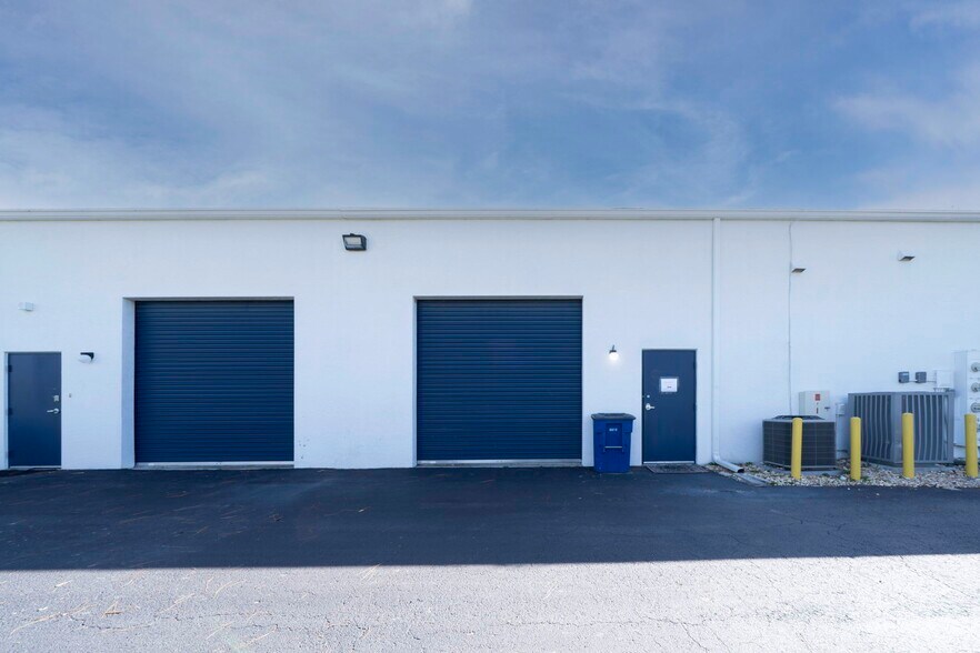 More Photos Of 24551 Production Cir, Bonita Springs Showroom For Lease