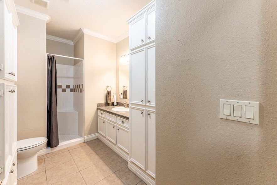 More Photos Of 101 Hidden Valley Cir, Huntsville Office For Sale