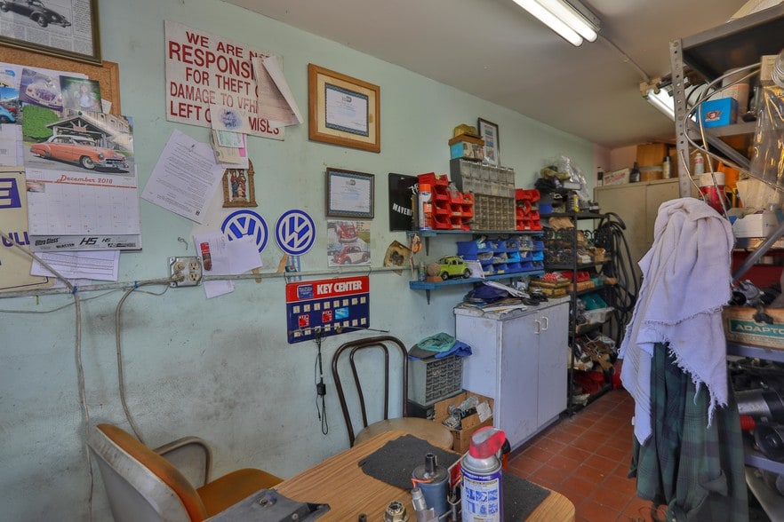 More Photos Of 2112 NW 36th St, Miami Auto Repair For Sale