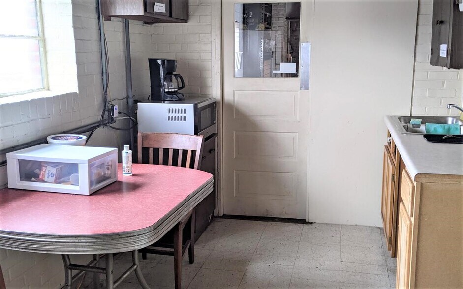 More Photos Of 4808 S 26th St, Omaha Warehouse For Sale