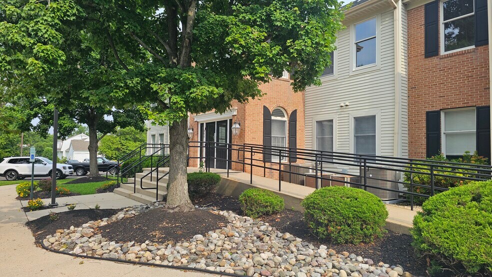More Photos Of 152 Himmelien Rd, Medford Office For Sale
