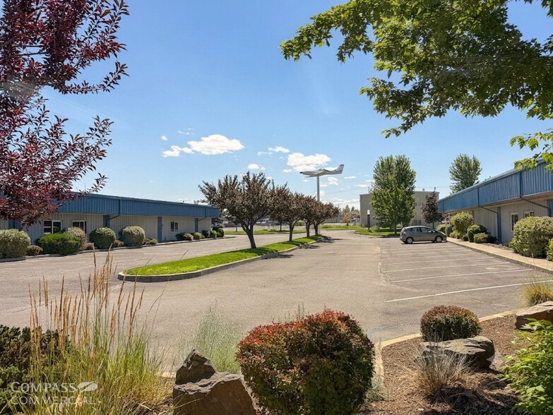 Primary Photo Of 217 Pumice Ave, Redmond Industrial For Lease