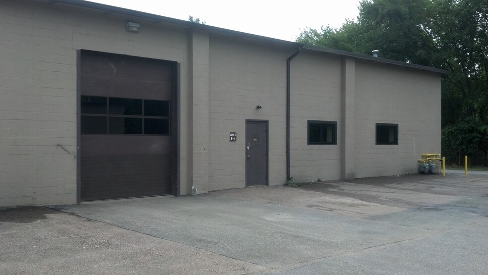 More Photos Of 342 Compass Cir, North Kingstown Warehouse For Lease