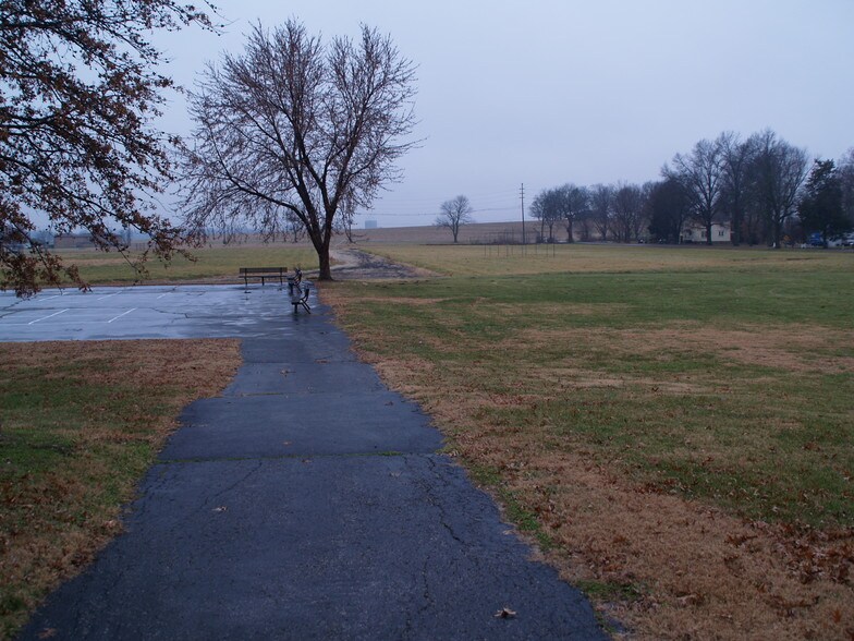 More Photos Of 1901 Mascoutah Ave, Belleville Schools For Lease