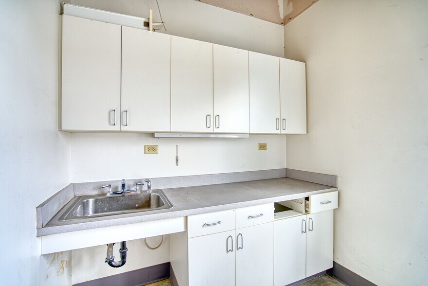 More Photos Of 1860 38th St, Boulder Distribution For Lease