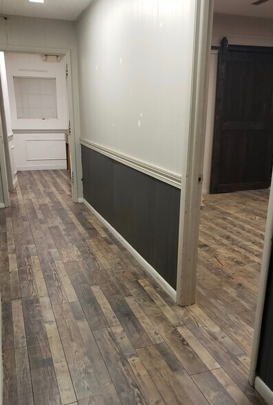 More Photos Of Barron Blvd, Grayslake Warehouse For Lease