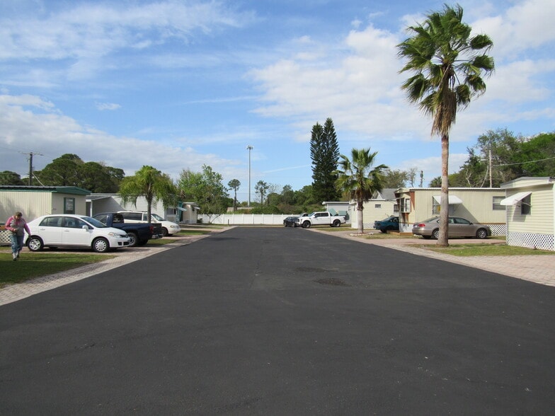 More Photos Of 12300 Phillips Ln, Gibsonton Manufactured Housing Mobile Home Park For Sale