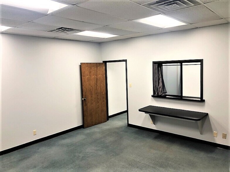 More Photos Of 2402 W Morton St, Denison Office For Lease