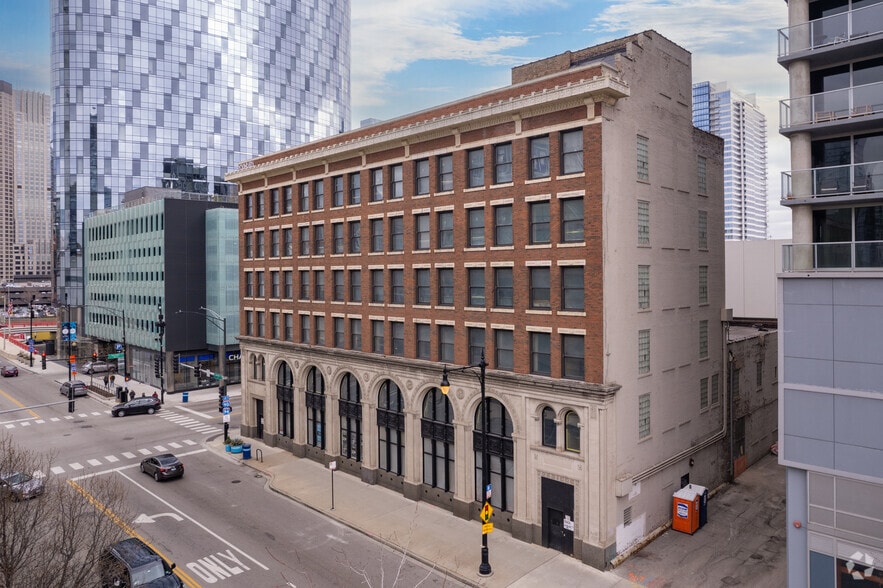 More Photos Of 801 W Madison St, Chicago Hotel For Sale