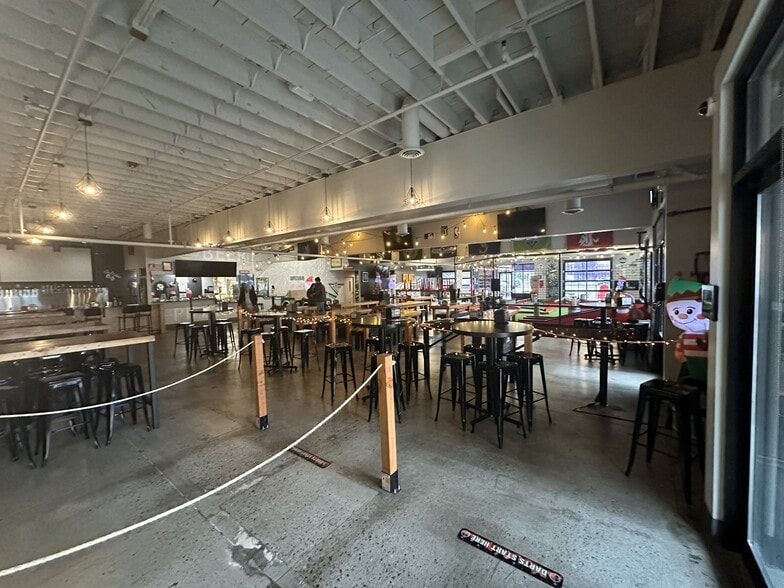 More Photos Of 902 N State St, Bellingham General Retail For Lease