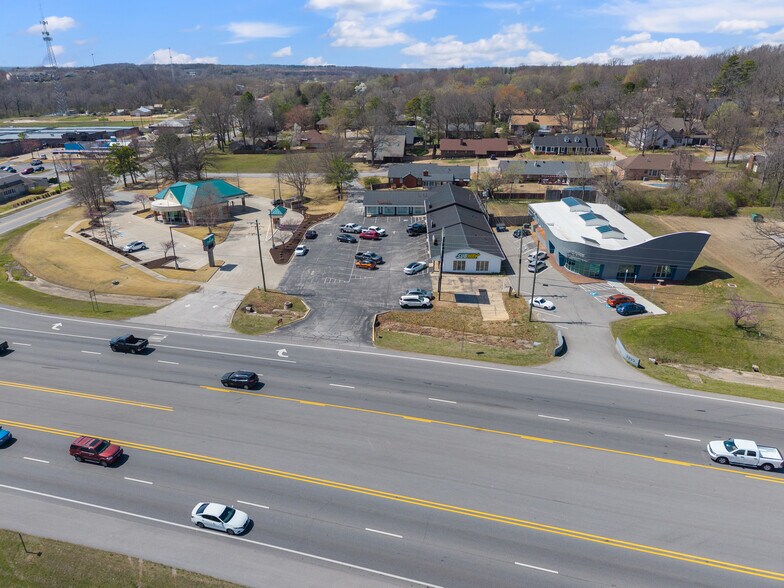 More Photos Of 5204 S Thompson St, Springdale Storefront Retail Office For Lease