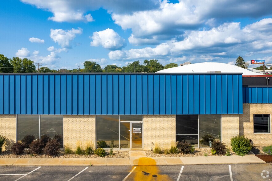 More Photos Of 1304 Valleyhigh Dr NW, Rochester Showroom For Sale