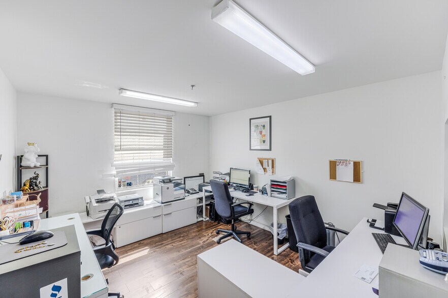 More Photos Of 3210 N San Fernando Blvd, Burbank Warehouse For Sale