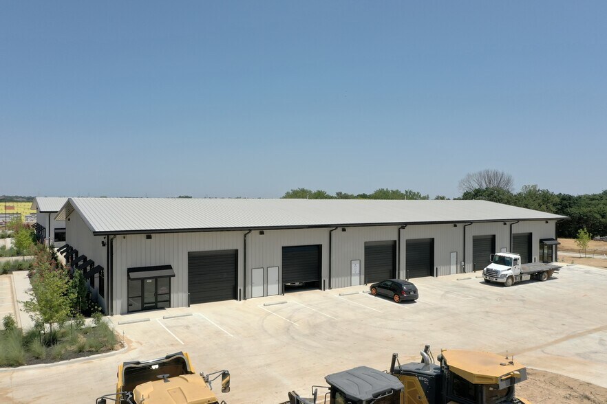 More Photos Of 6840 Rendon Bloodworth Rd, Fort Worth Flex For Lease
