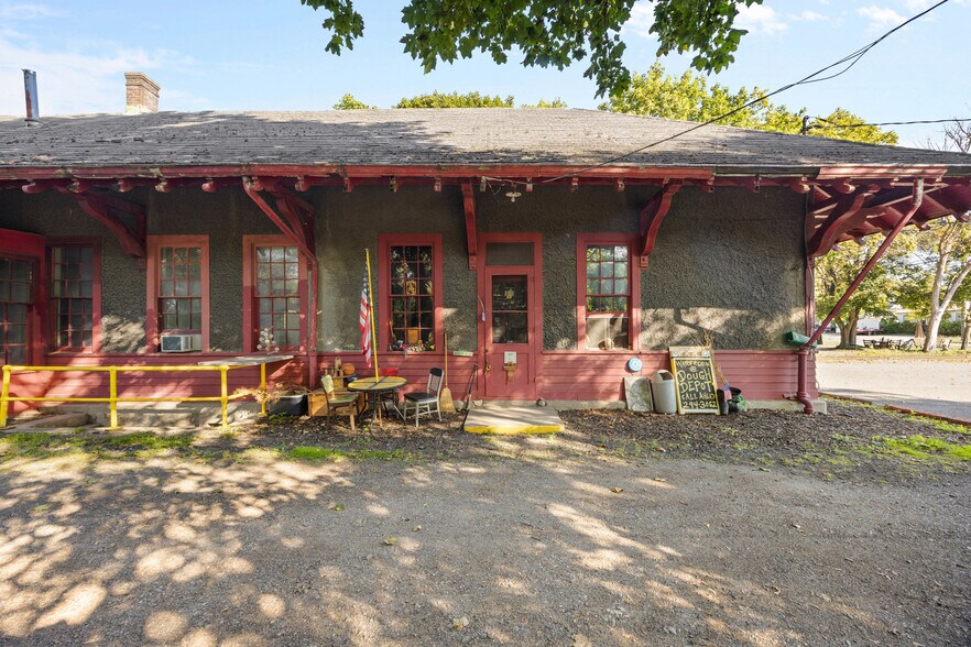 More Photos Of 234 North St, Caledonia General Retail For Sale