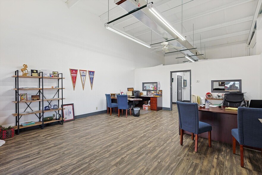 More Photos Of 317 W FM 120, Pottsboro General Retail For Sale