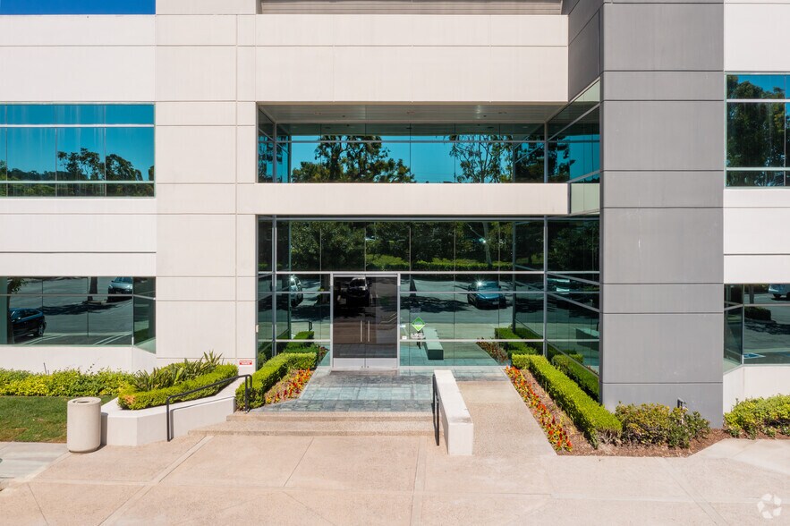 More Photos Of 85 Argonaut, Aliso Viejo Office For Sale