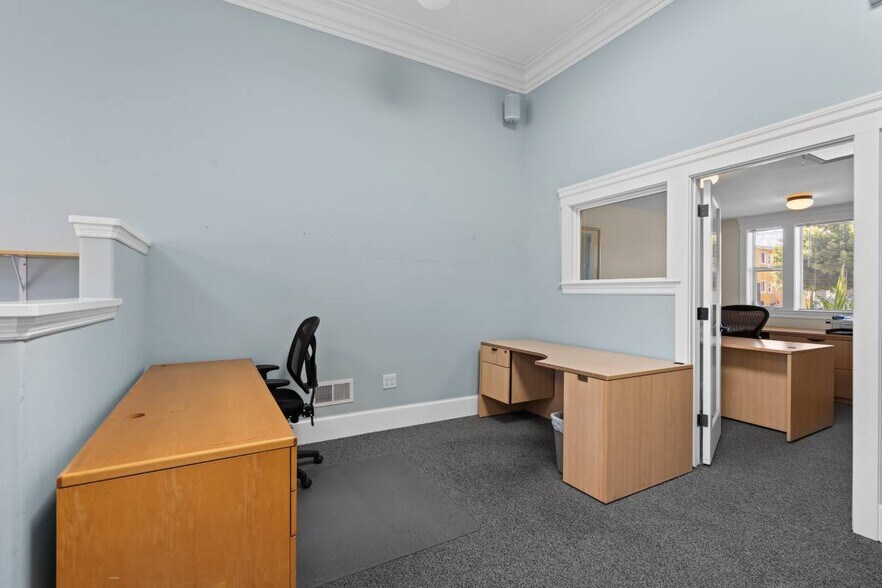 More Photos Of 5666 Telegraph Ave, Oakland Office For Lease