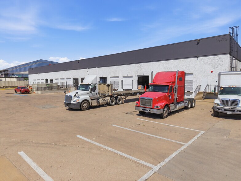 More Photos Of 1903 Exchange Dr, Arlington Distribution For Sale