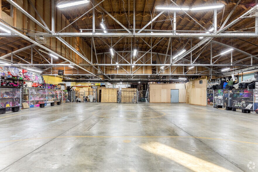 More Photos Of 1422-1462 S Redwood Rd, Salt Lake City Showroom For Sale