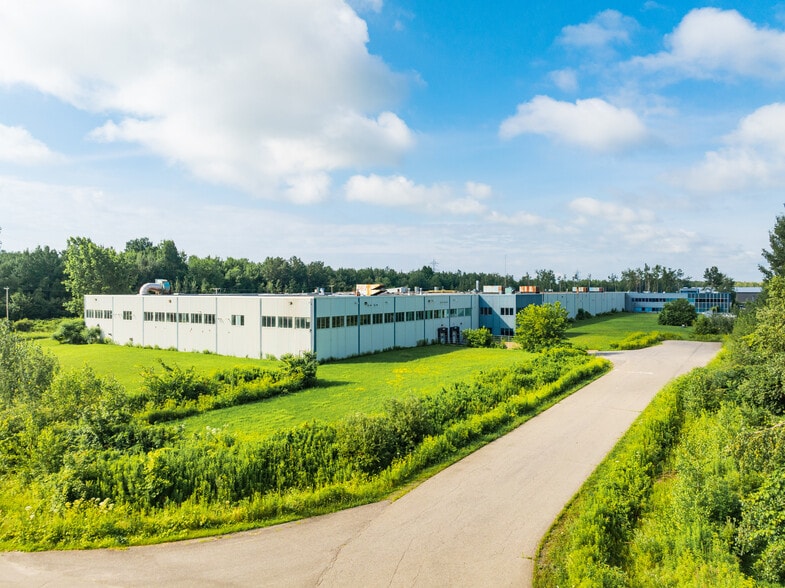 More Photos Of 500 Rue Léger, Riviere-beaudette Manufacturing For Lease