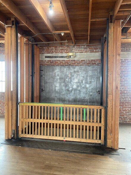 More Photos Of 5955-5959 S Western Ave, Los Angeles Office For Sale