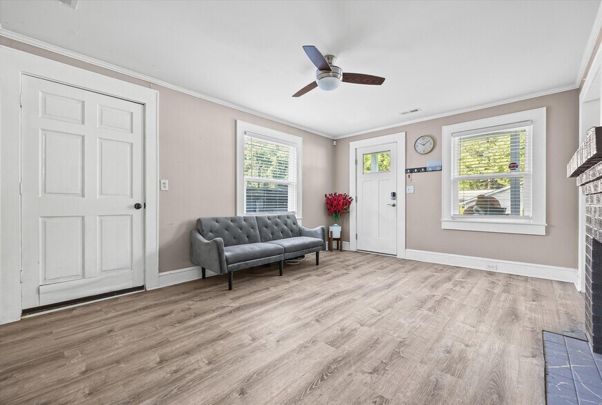 More Photos Of 8140 Mount Holly Rd, Charlotte General Retail For Sale