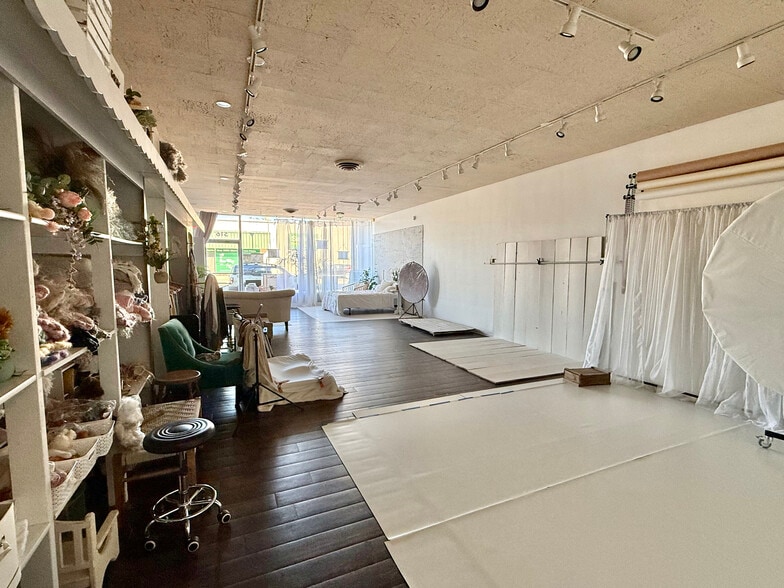 More Photos Of 516-522 W State St, Geneva Storefront For Sale