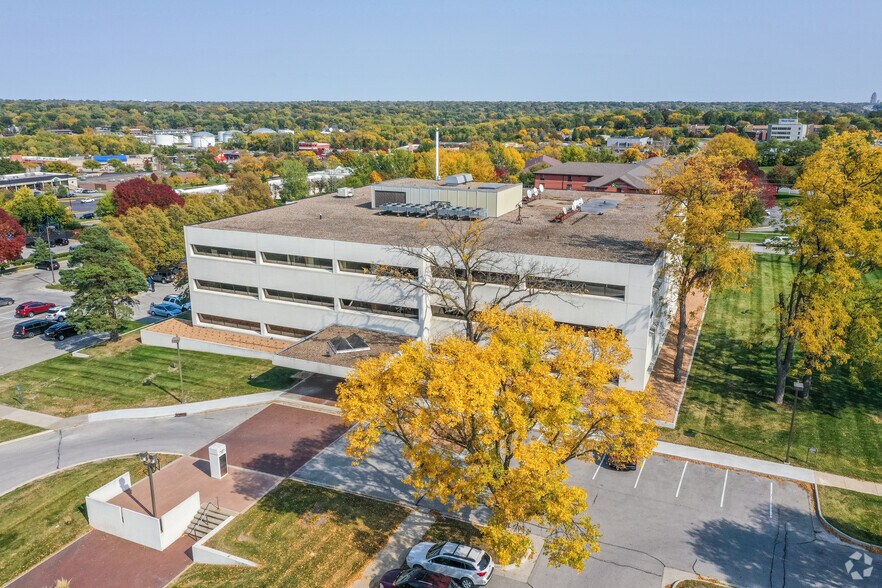 More Photos Of 2829 Westown Pky, West Des Moines Office For Lease