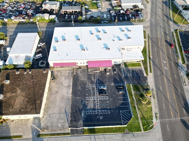 More Photos Of 2140 W Washington St, Orlando Distribution For Sale