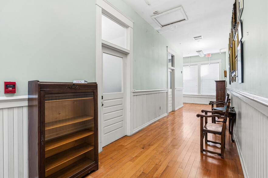 More Photos Of 1710 N 19th St, Tampa Office For Sale