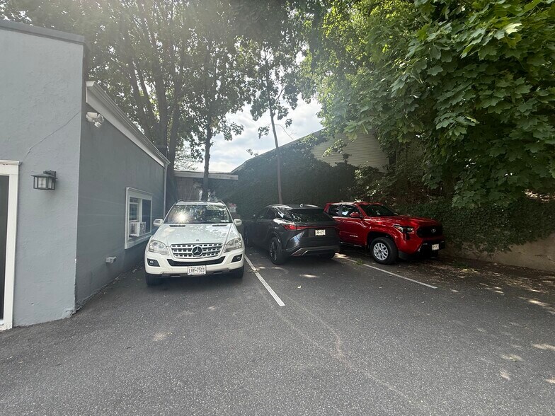 More Photos Of 251 Main St, Northport Storefront For Sale