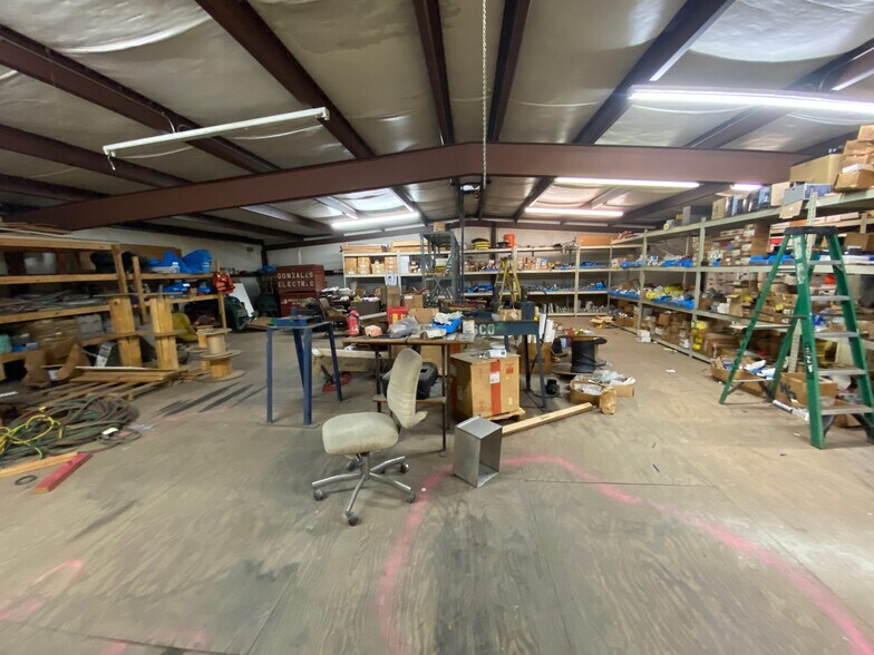 More Photos Of 4950 Washington Blvd, Beaumont Light Manufacturing For Sale
