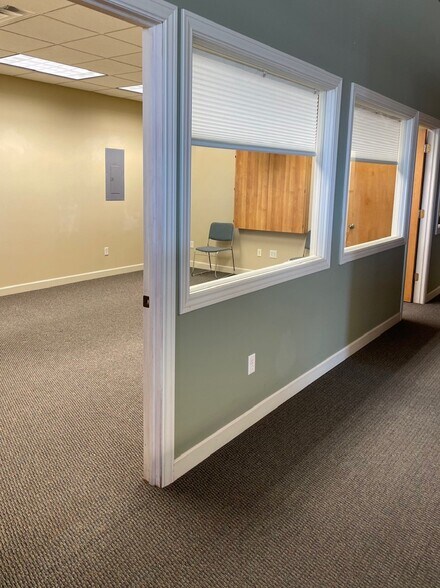 More Photos Of 450 S Maple Rd, Ann Arbor Self Storage For Lease