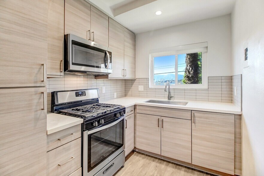 More Photos Of 700 S 6th St, Burbank Apartments For Sale