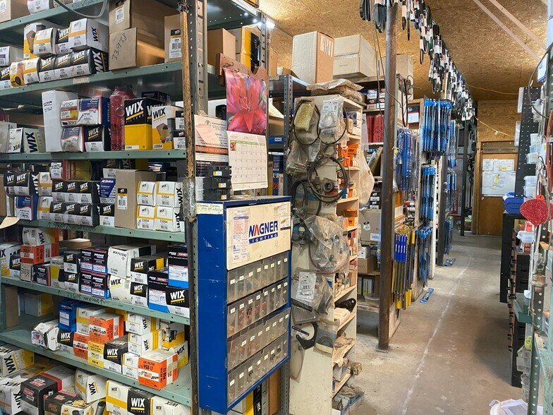 More Photos Of 320 S Mulberry St, Pearsall Auto Repair For Sale