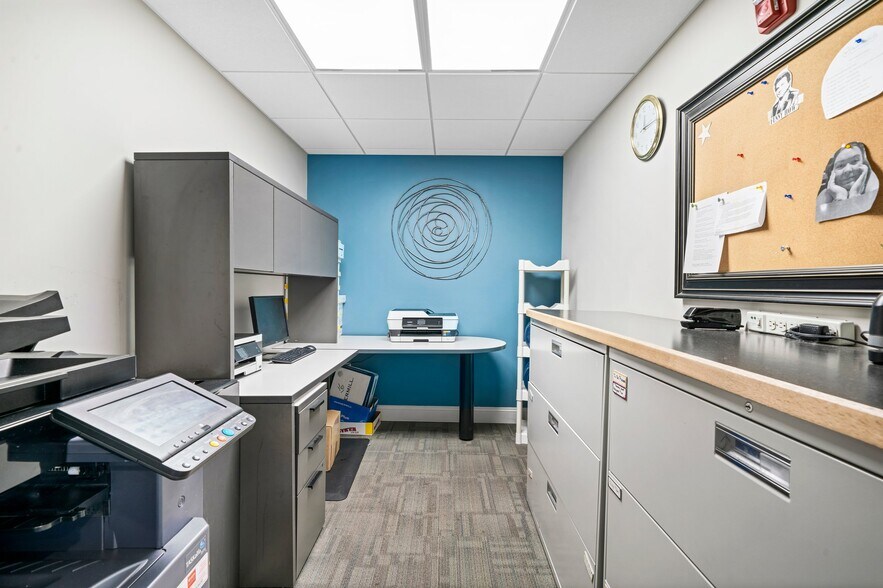 More Photos Of 1 Commons Dr, Londonderry Medical For Lease