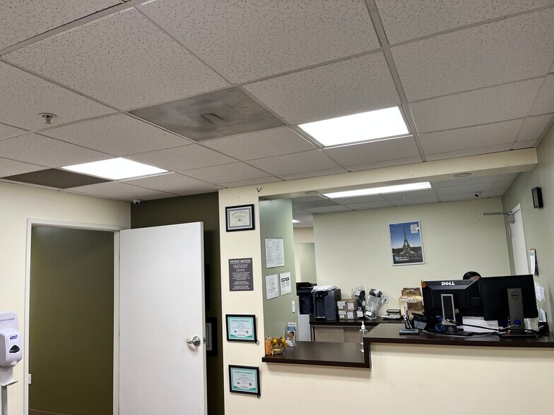 More Photos Of 1577 E Chevy Chase Dr, Glendale Medical For Lease